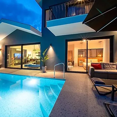 Oxy Seaview Private Pool Indoor Heated Pool *